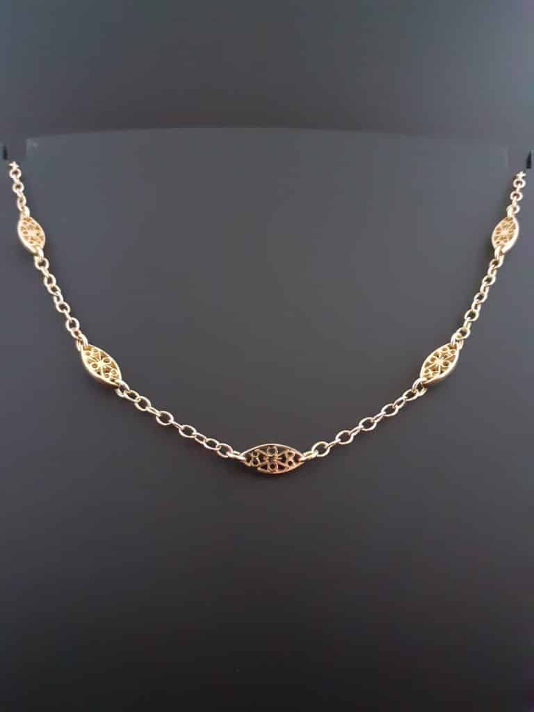 Collier en vente chez Bijouterie Goubill à Janzé