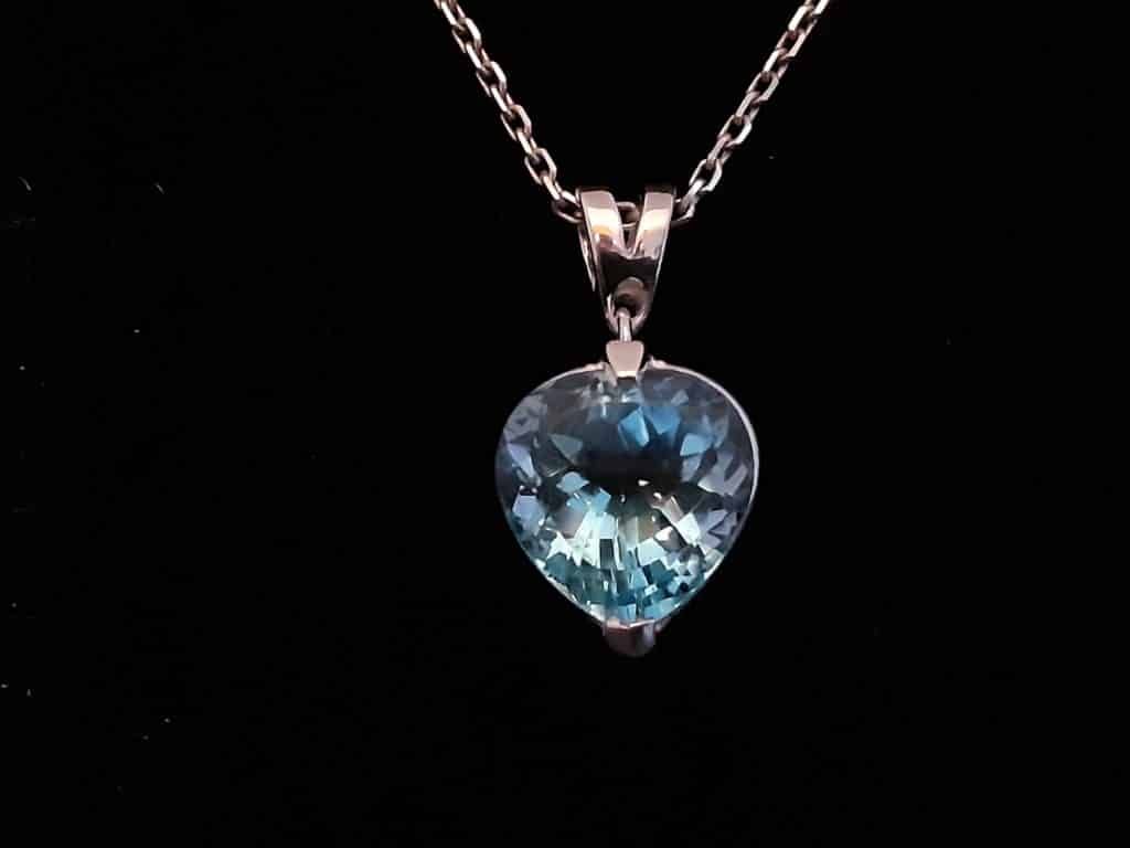 Collier en vente chez Bijouterie Goubill à Janzé